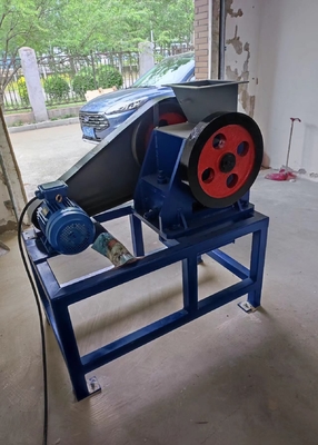 Concasseur à mâchoires de laboratoire de type MPE compact scellé 45 kg / h