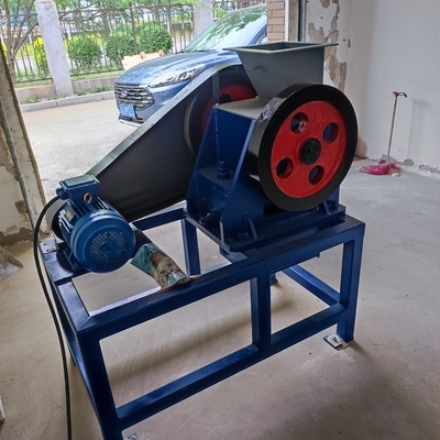 Machine de laboratoire pour le concassage de mâchoires scellées MPE-100×250